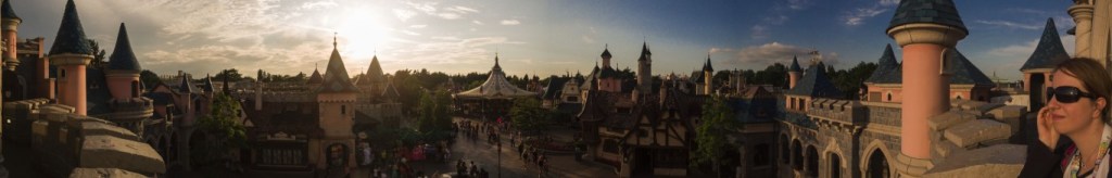 Vista a 180 gradi dal castello Disney