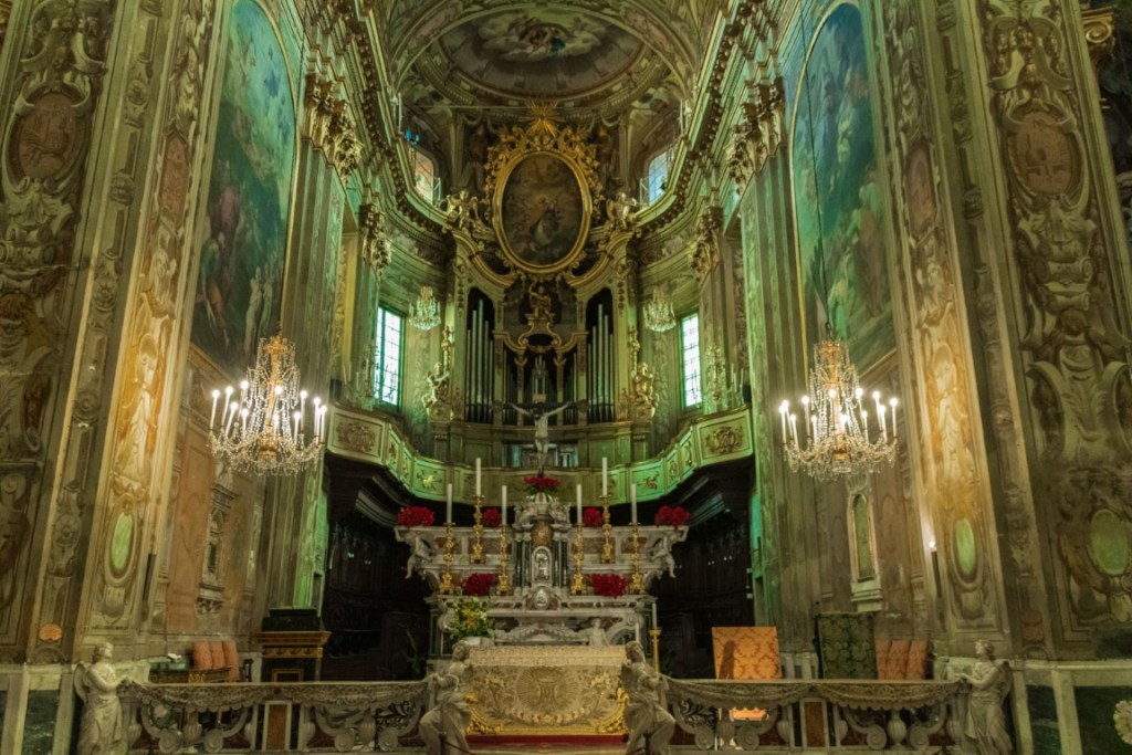Finalborgo interno della basilica