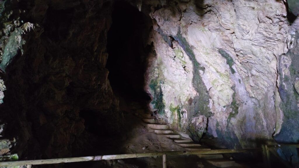 scala nella grotta