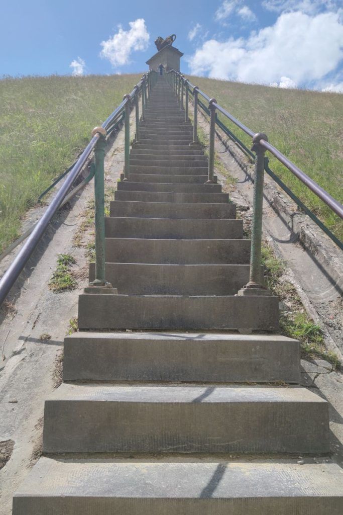 scalini per salire sulla Collina