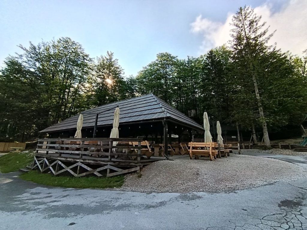 Lo spazio esterno del ristorante.